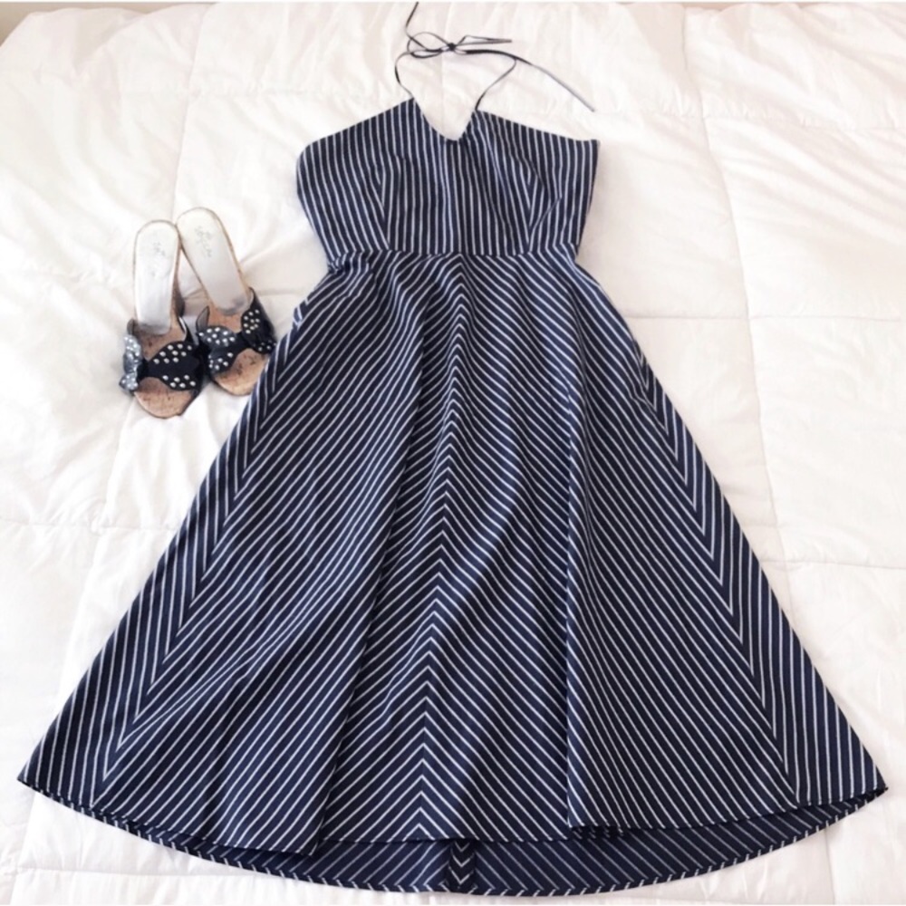 Classic Navy & White J. Crew dress 💙